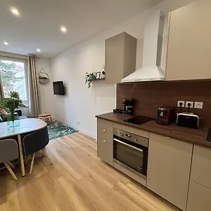 https://elegant-t2-a-bron-tramway-a-2min-parking-prive-clim-4personnes.hotels-rhonealpes.com